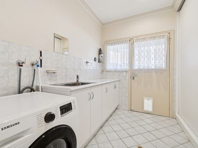 16 Amber Woods Drive, Glenside
