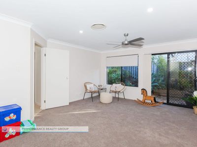 57 Laughlen Chase, Pacific Pines