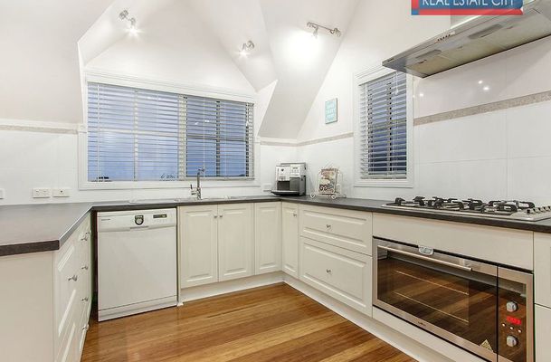 7 Crown Point, Craigieburn