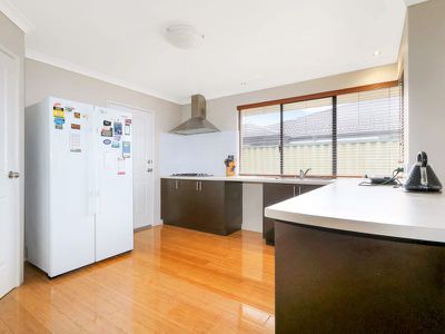 25 Kinsale Bend , Port Kennedy