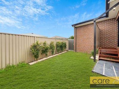2 / 44 Beckington Crescent, Hampton Park