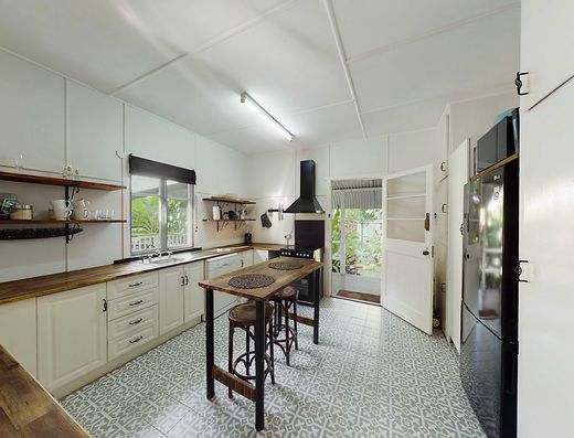 Unfurnished Cottage with Pool Close to the River image 8