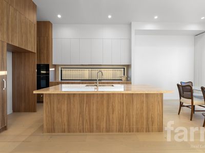 3 / 2 Lyra Avenue, Hope Island