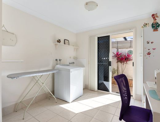 Great family home in an ideal location ***** UNFURNISHED ***** image 7