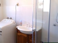 52 Lyttleton Crescent, Cook