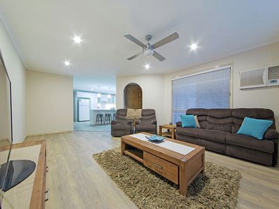 27 Teraglin Street, Manly West
