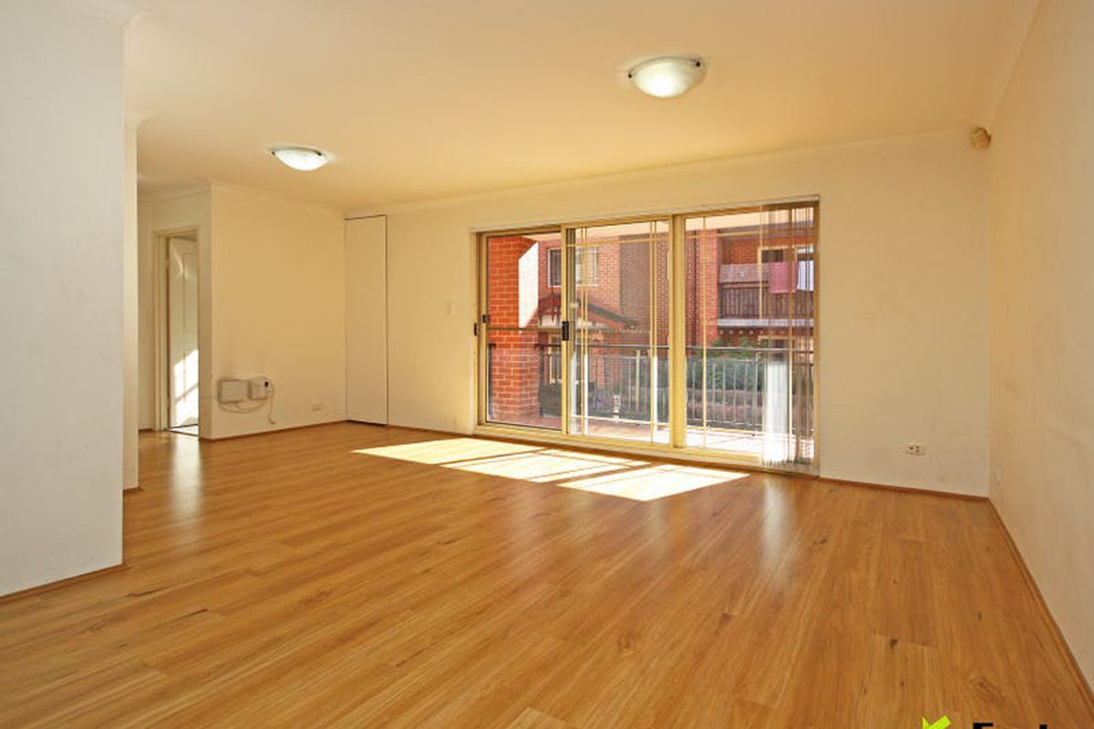 3 / 8-12 Hornsey Road, Homebush West