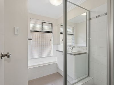 33 Januk Turn, South Guildford