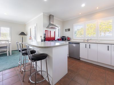 2 Jeannie Way, Waikanae Beach