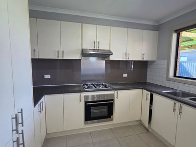 3 Ashburton Avenue, Manor Lakes