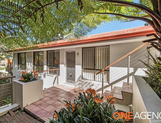 Light-Filled Top Level Duplex with Coastal Lifestyle Appeal