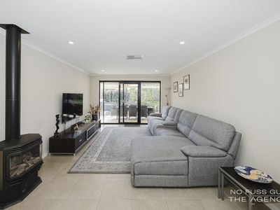 32 Carr Crescent, Warwick