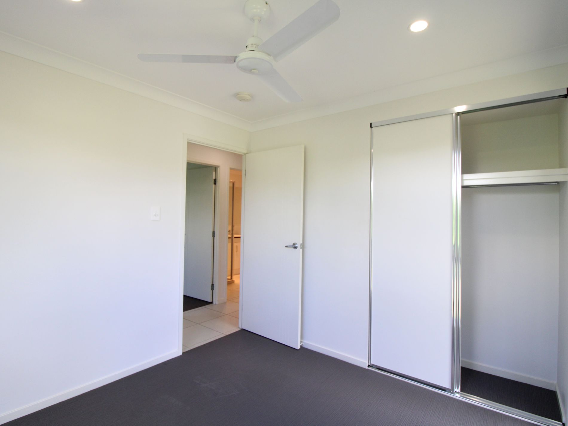 1 / 18 Goal Crescent, Griffin