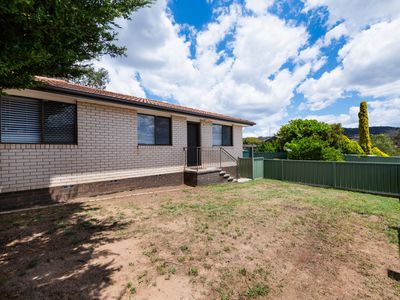 2 / 18 Southbar Road, Karabar