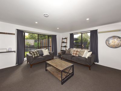 2 Edwins Way, Burwood