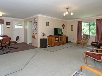 1336 Brisbane Valley Highway, Fernvale