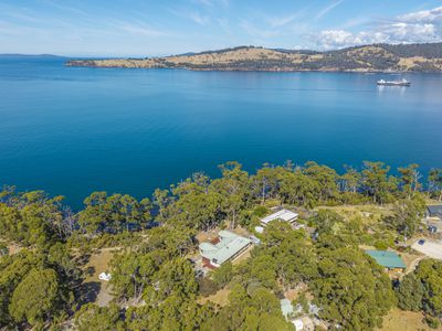 36 Cray Point Parade, Eggs And Bacon Bay