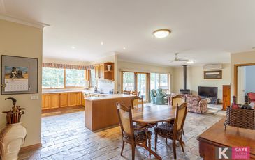 16 Sugarloaf Road, Beaconsfield Upper