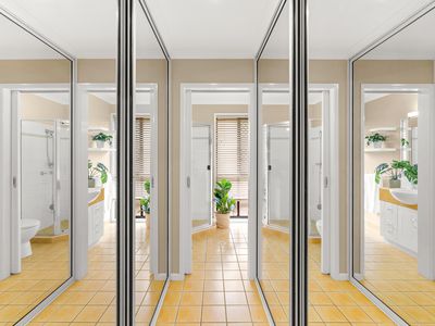 10 Vassallo Drive, Glenella