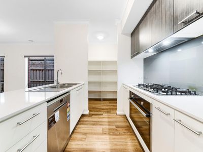 6 Harper Crescent, Cranbourne West