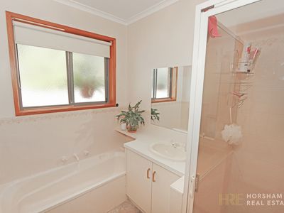 2 / 5 Penny Avenue, Horsham
