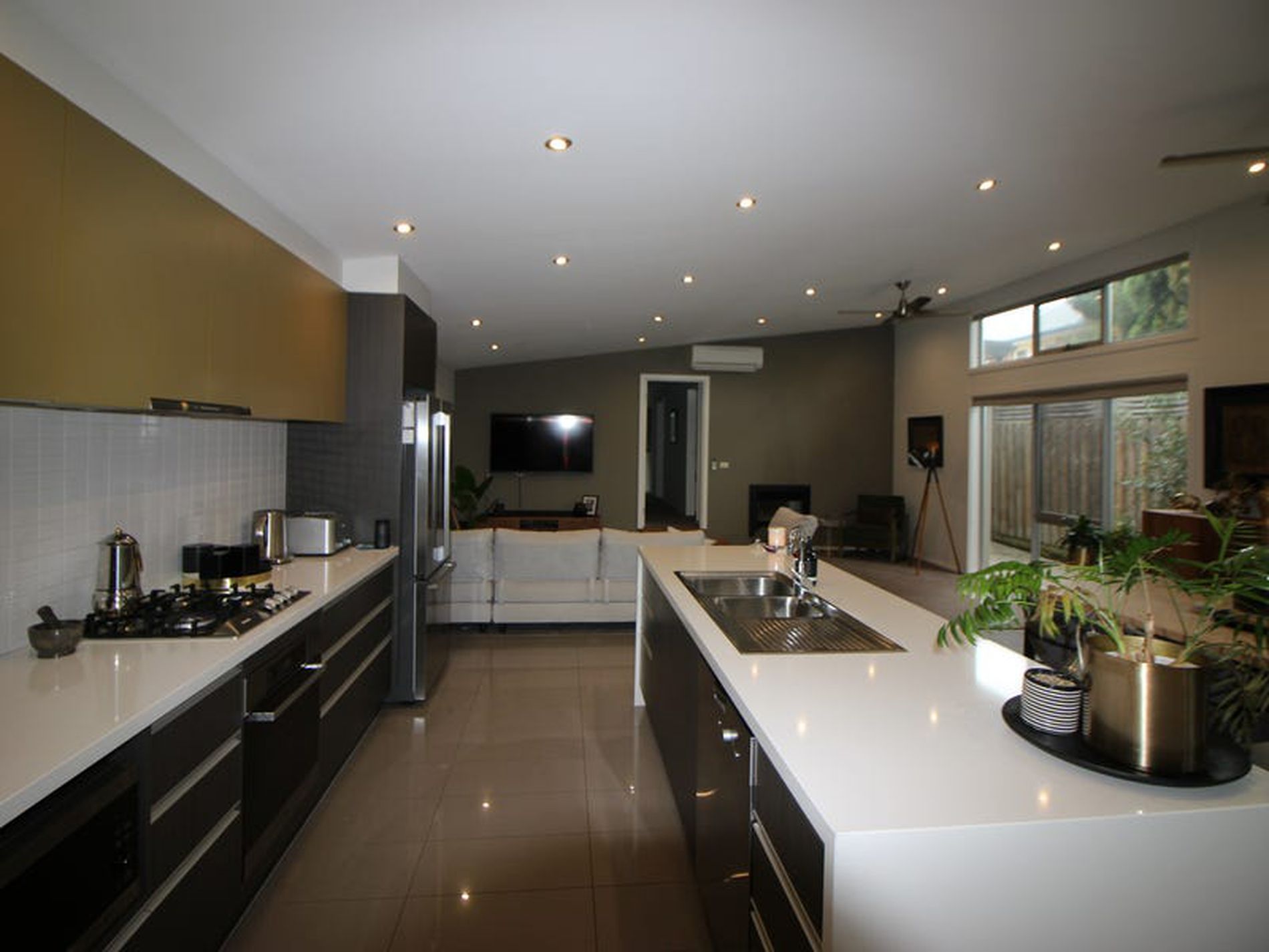 2 / 12 Herne Street, Manifold Heights