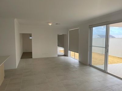 7 Roebuck Blvd, Eglinton