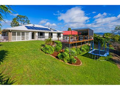 9 Huxley Ct, Pacific Pines