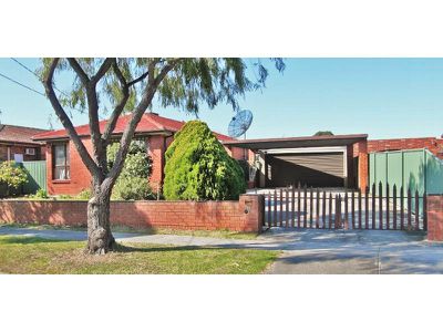 39 Murchison Crescent, Clayton South