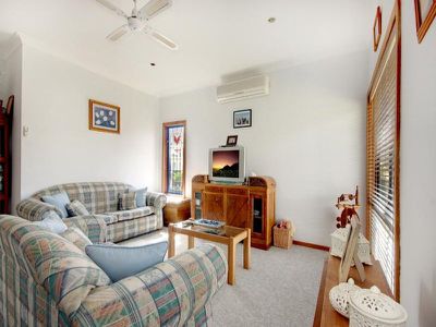 10 Boronia Ave, Windang