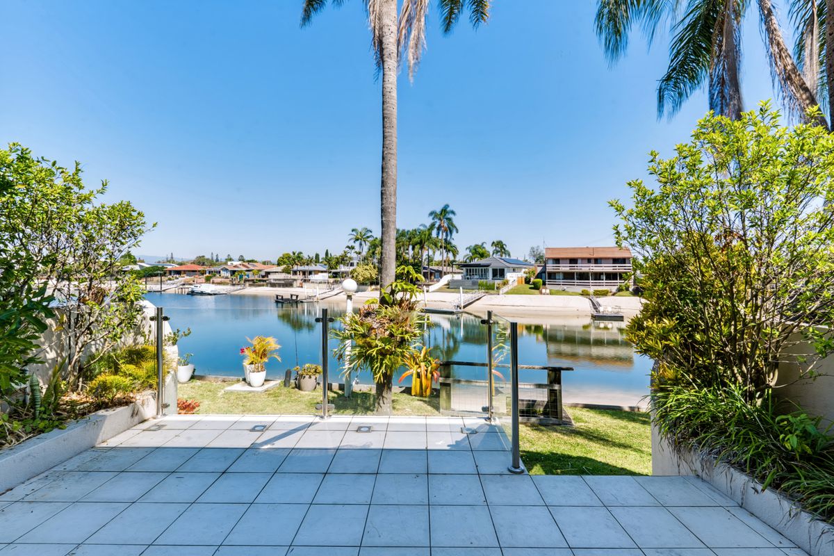 2 / 4 Orvieto Avenue, Mermaid Waters