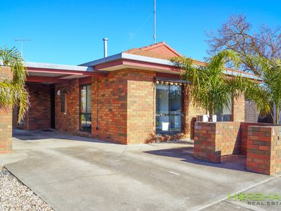 1 / 4 Searle Street, Horsham