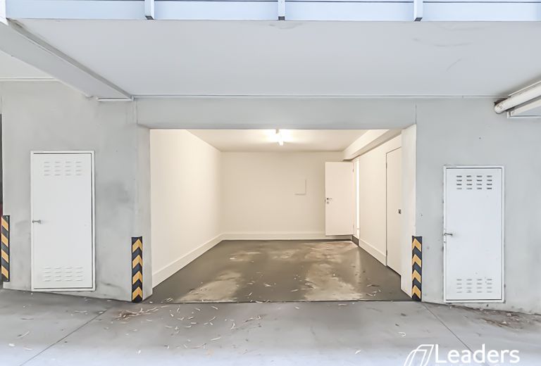 10 TEA TREE LANE, Burwood