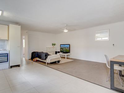 1 / 29 Ahern Street, Labrador