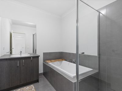 5 Selleck Drive, Point Cook