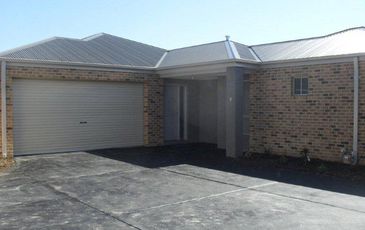 2 / 7 Delfta Court, Pakenham