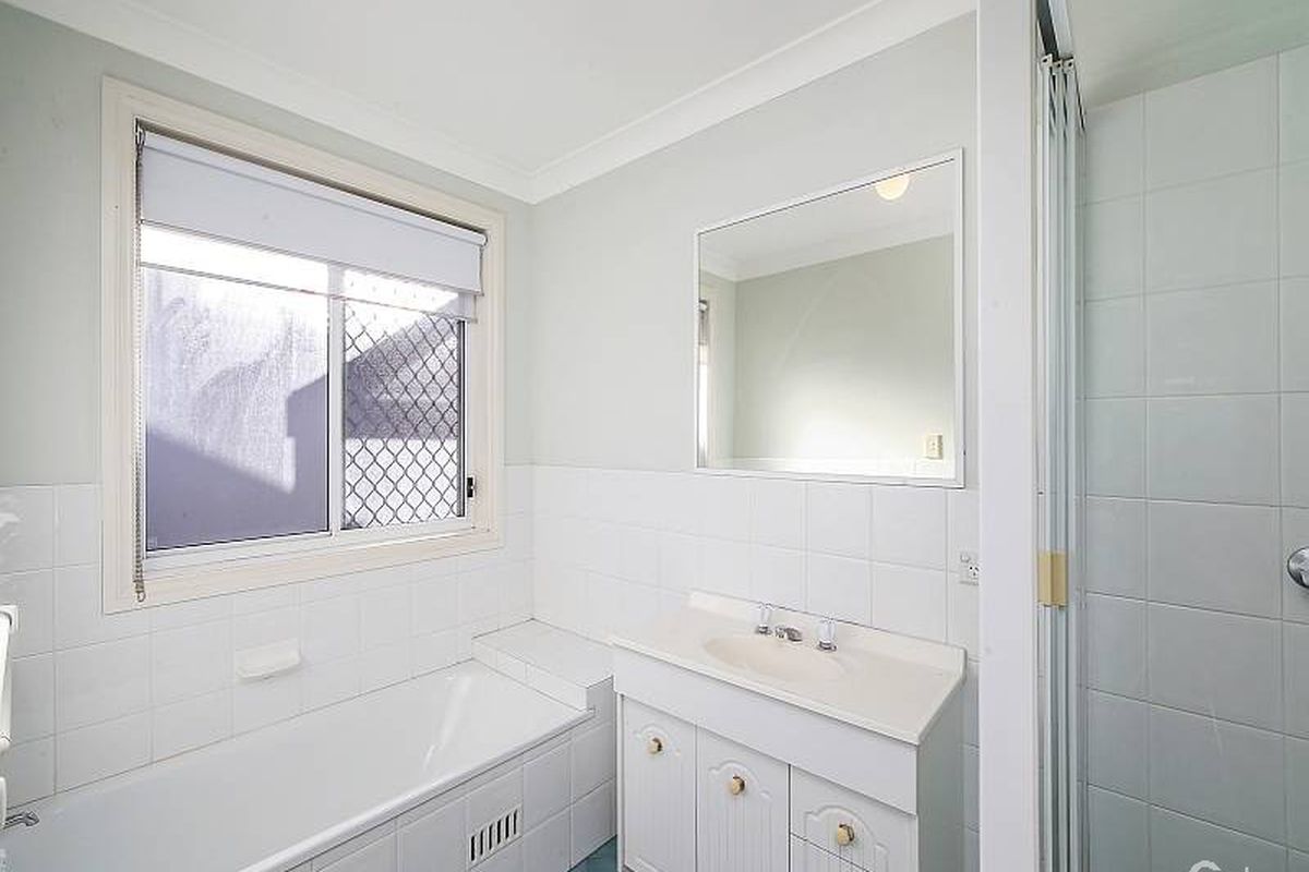 1 / 17 Gladys Manley Avenue, Kincumber