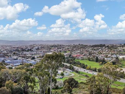 64 Peel Street West, West Launceston