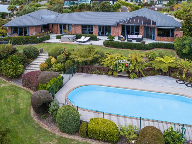 16 Highfield Grove, Richmond