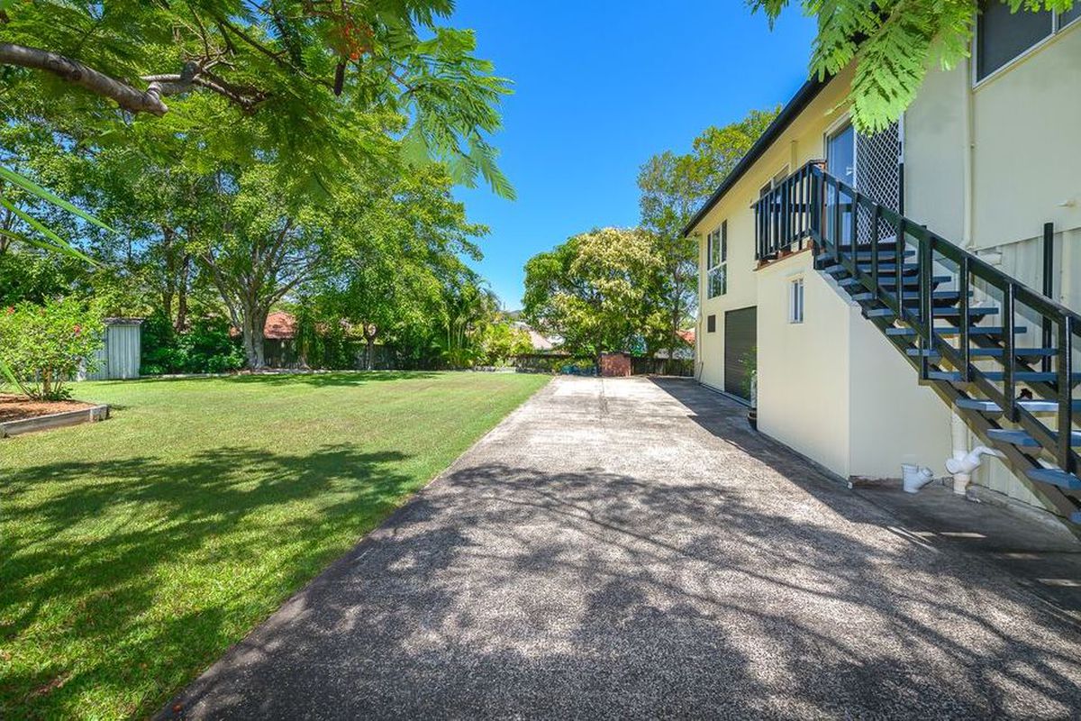 9 Chablis Court, Molendinar