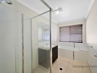 8 ORIOLE COURT, Woodgate