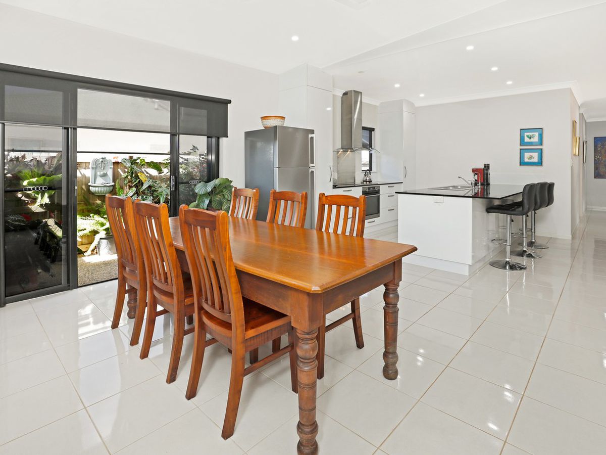 9 Sommerset Drive, Atherton