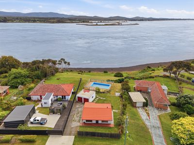 8 River Leads Drive, George Town