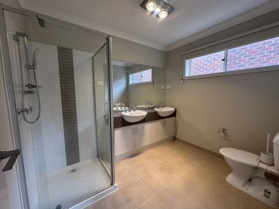 47 Canopus Circuit, Lara