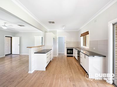 44 Banksia Crescent, Dubbo