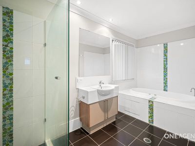 1 Wildflower Dr, Springfield Lakes