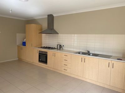 2 / 23 Mayfield Grove, Altona Meadows