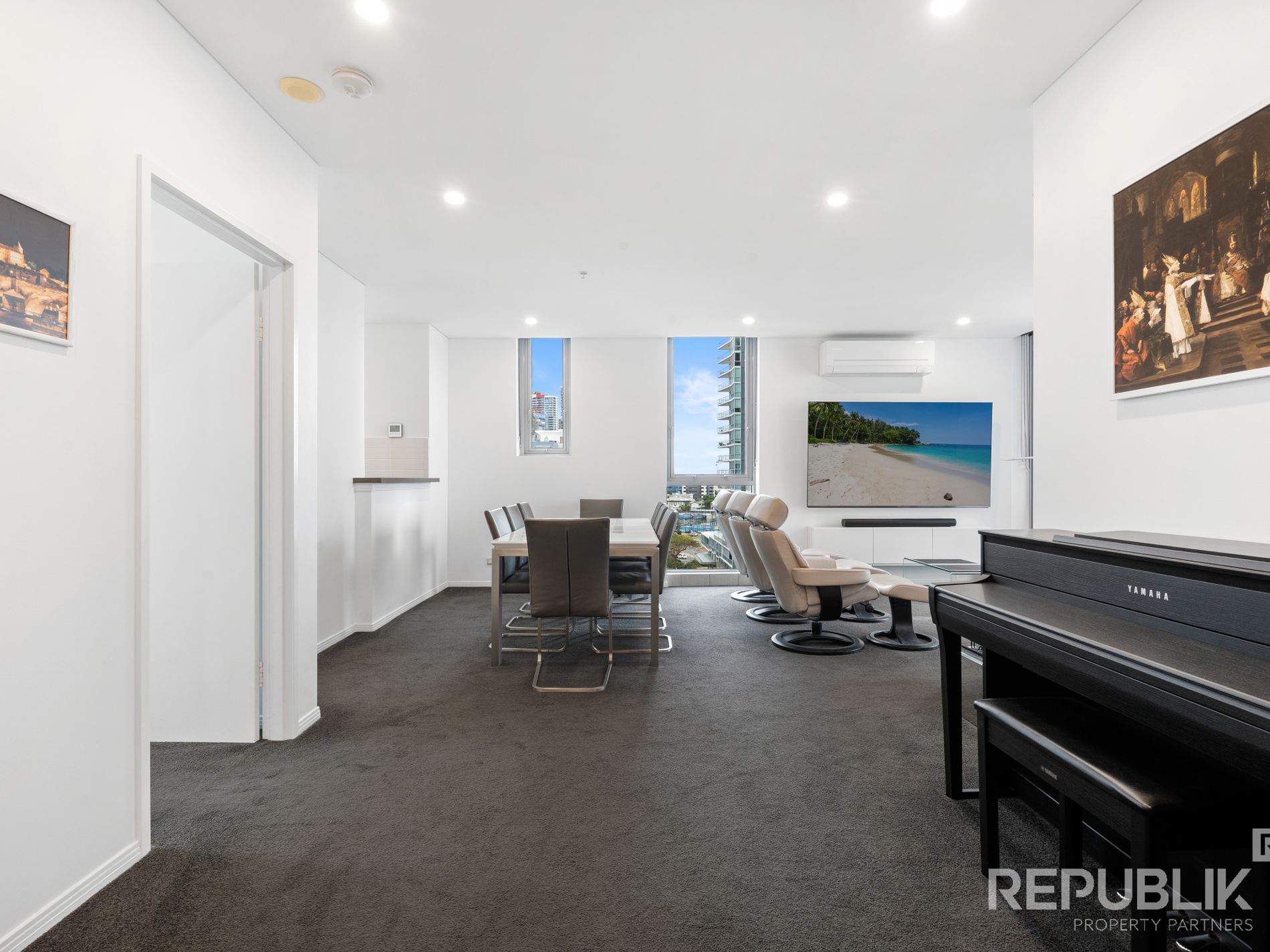 1102 / 4 COMO CRESCENT, Southport