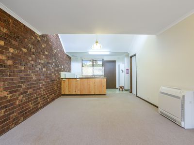 2 / 2 Pyke Street, Woodend