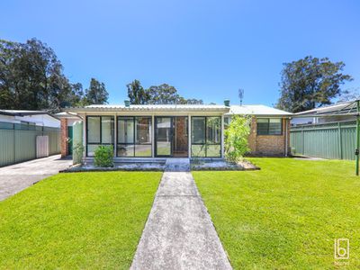 16 Lakeshore Avenue, Kingfisher Shores